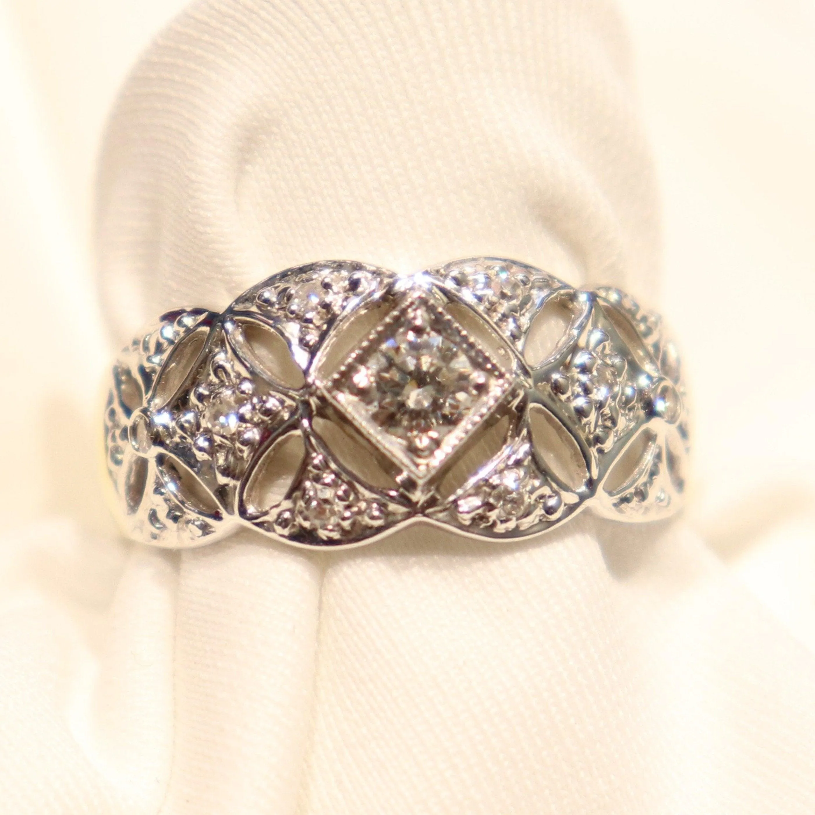 18kt Two-Tone Lace Diamond Ring