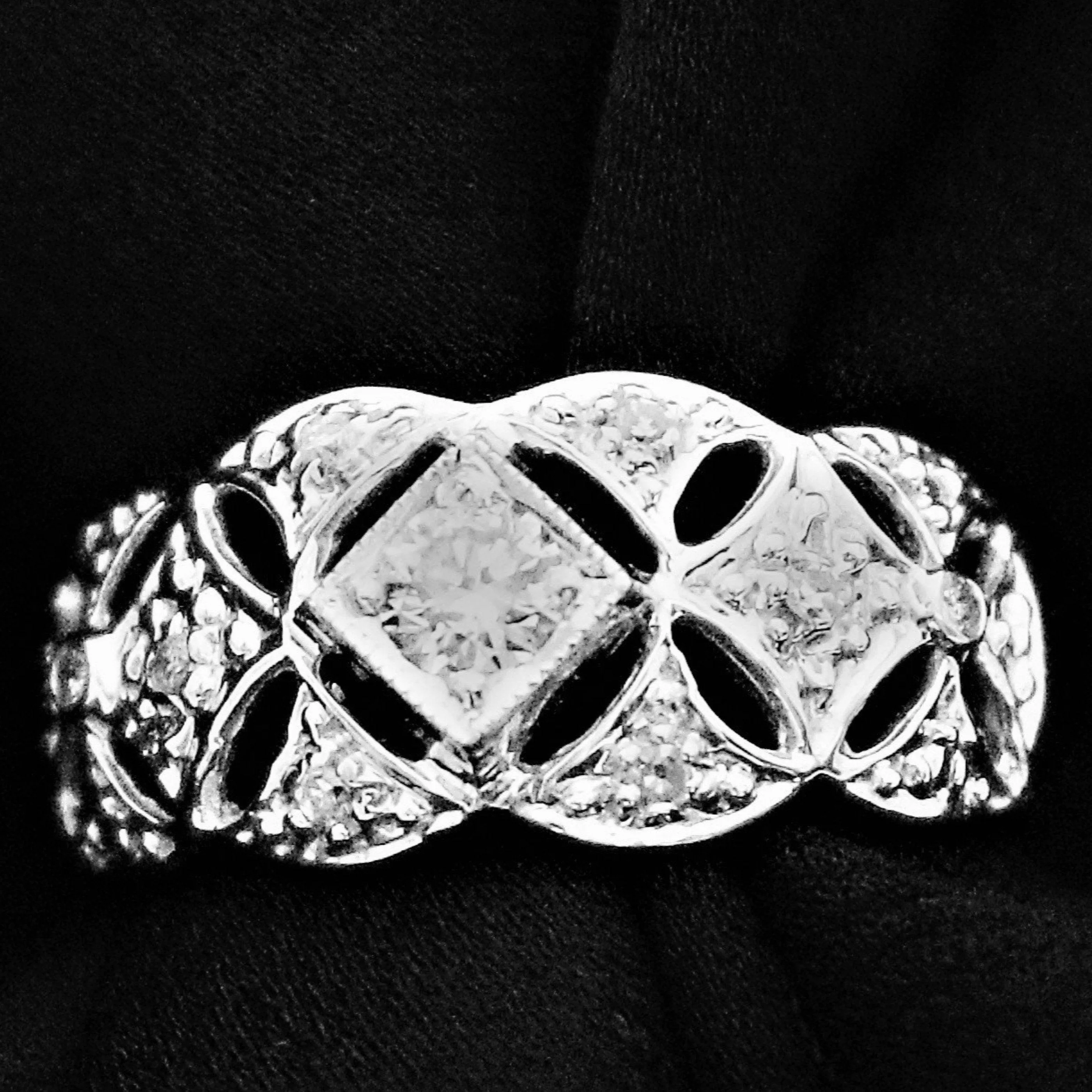 18kt Two-Tone Lace Diamond Ring