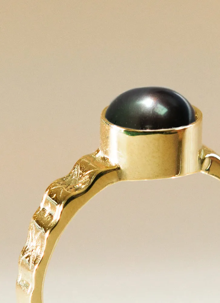 Coco black pearl ring 14k gold