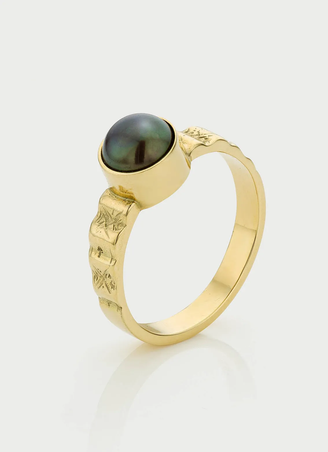 Coco black pearl ring 14k gold