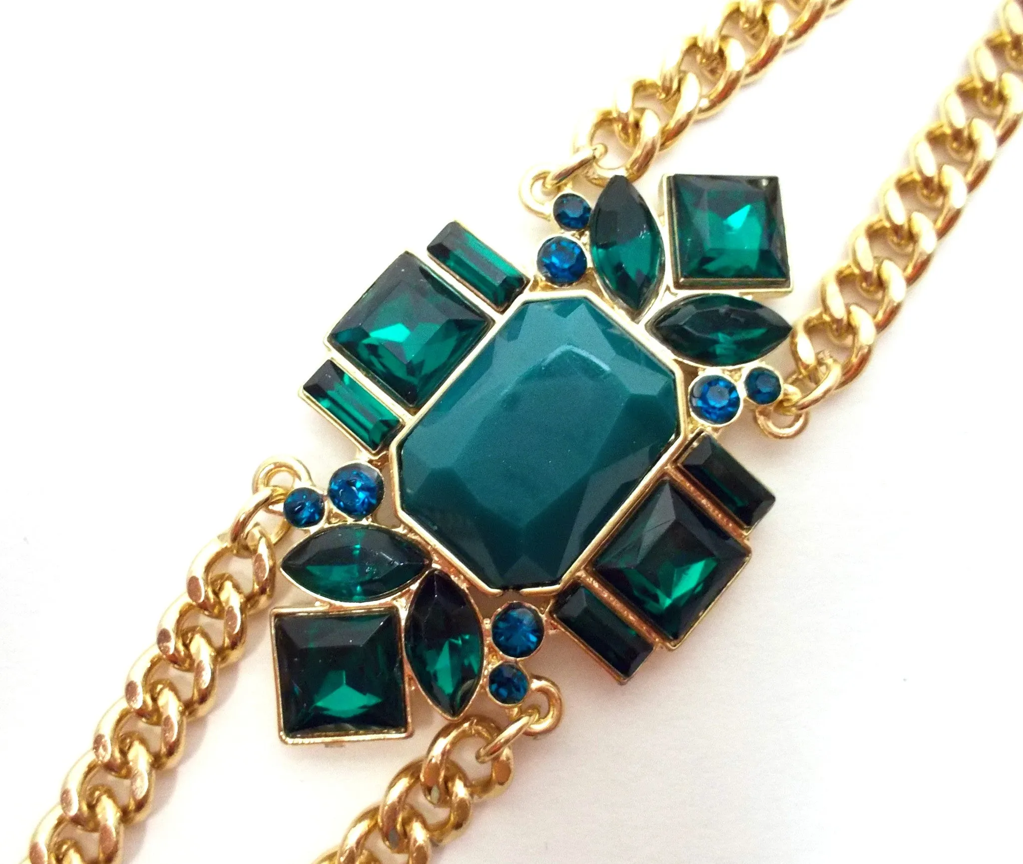 Emerald Jeweled Pendant Bracelet