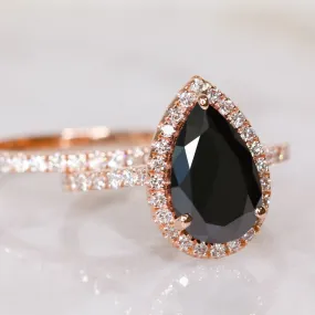 Mephitidae Black & White Natural Diamond Pear Cut Bridal Set in Rose Gold